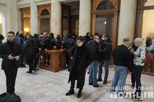 Нардеп устроил драку и бегал по столам в Одесском горсовете: пострадали трое (видео)