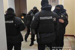 Нардеп устроил драку и бегал по столам в Одесском горсовете: пострадали трое (видео)