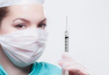 С сегодняшнего дня невакцинированных не допустят к работе: кого касаются ограничения