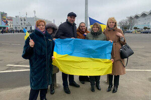 С огромными флагами и гимном: в Одессе празднуют День единения 