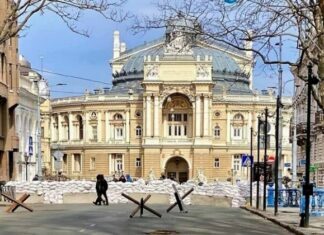 Оккупанты распространяют фейк о минировании Оперного театра в Одессе