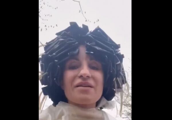 "Спасла шапочка из фольги": одесситка чудом уцелела во время ракетного удара в салоне красоты (видео)