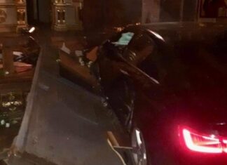 В Тернополе женщина на авто протаранила собор
