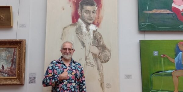 Президент Зеленский стал императором. Чем удивляют первые с начала войны выставки в Киеве