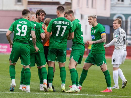 Пхнув жінку-арбітра у&nbsp;спину: відео підлого вчинку з&nbsp;чемпіонату України