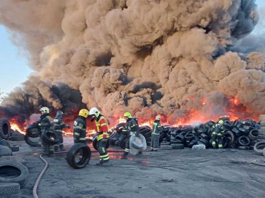 Потужна пожежа під москвою: горить цех з утилізації відходів