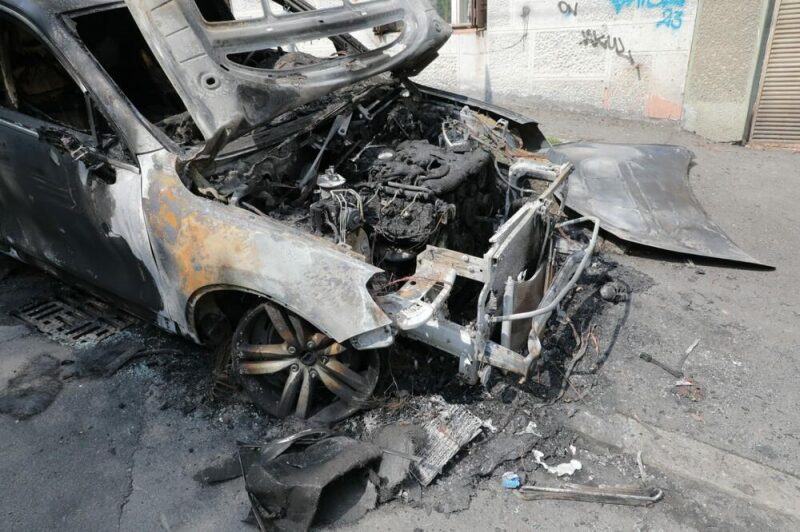 Пролунали два вибухи: автомобіль віцечемпіона світу спалили серед ночі у&nbsp;Белграді (фото)