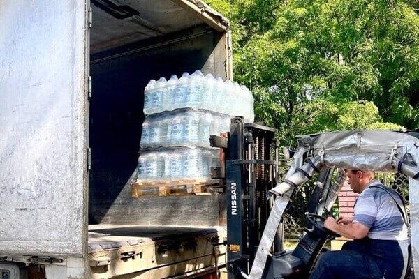 Одесская область продолжают помогать Херсонской: передали лодки и воду