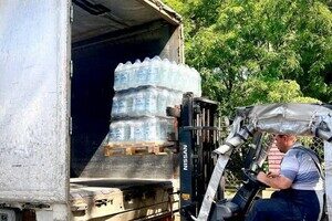 Одесская область продолжают помогать Херсонской: передали лодки и воду