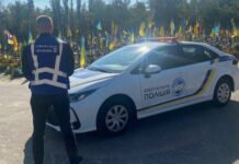 У Києві група підлітків обкрадала могили загиблих захисників України (фото)
