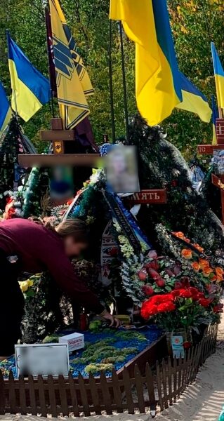 У&nbsp;Києві група підлітків обкрадала могили загиблих захисників України (фото)