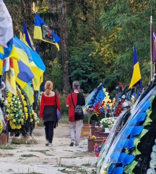 У&nbsp;Києві група підлітків обкрадала могили загиблих захисників України (фото)