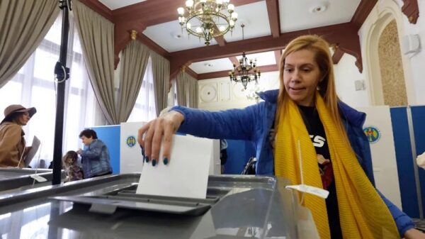 Молдаване проголосовали &laquo;против&raquo; европейского будущего, выбрав подачку Кремля