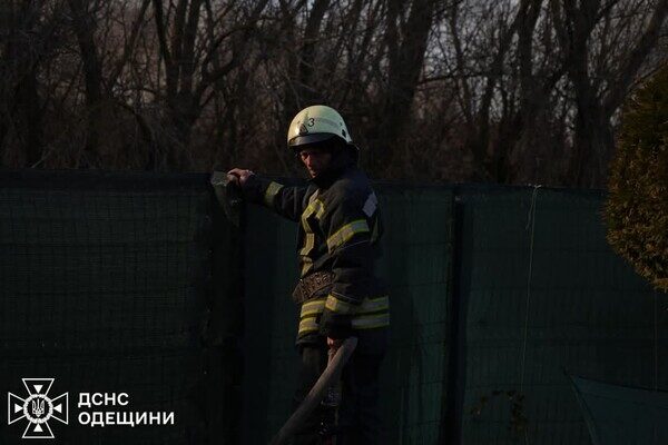 В Одесском районе горит сухостой: огонь распространился на территорию нацпарка