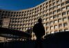 Судья приостановил увольнения федеральных служащих администрацией Трампа