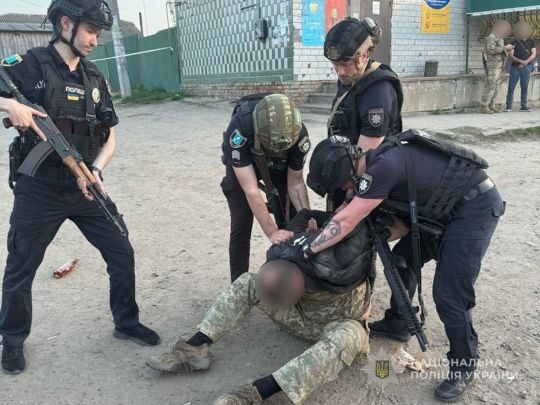 Озброєний військовий захопив заручника на&nbsp;Сумщині
