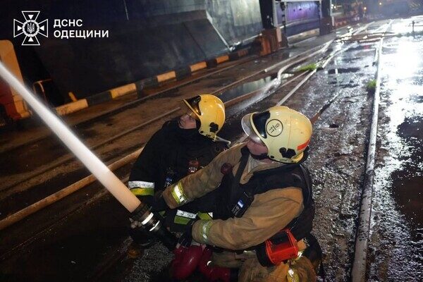 Дроново-баллистический удар по двум портам Одесчины: получило повреждения судно, есть пострадавший
