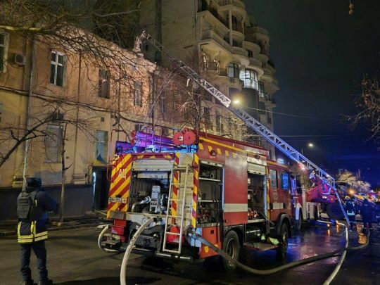 Вночі ворог вдарив із&nbsp;артилерії по&nbsp;житлових районах Херсона та&nbsp;Нікополя: що&nbsp;відомо (фото)