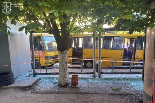 Утренний удар по остановке в Одессе: получили осколочные ранения люди Утренний удар по остановке в Одессе: получили осколочные ранения люди